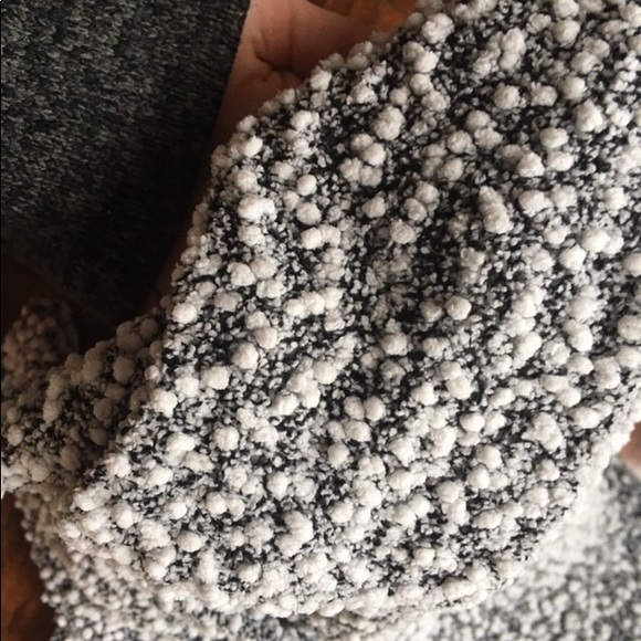 Cropped sweater - Picture 2 of 2